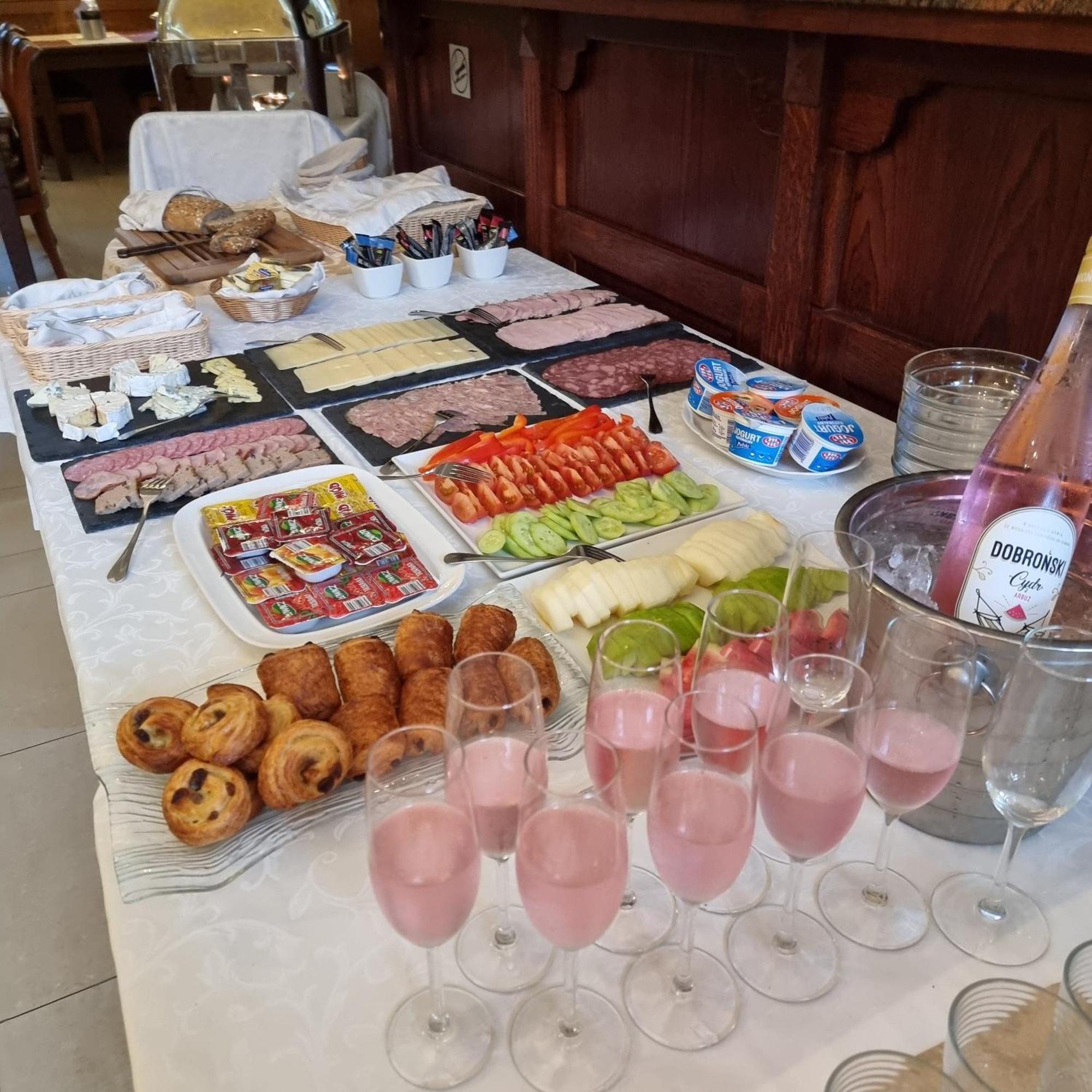 Palac Lucja Bb Zakrzow  Bagian luar foto