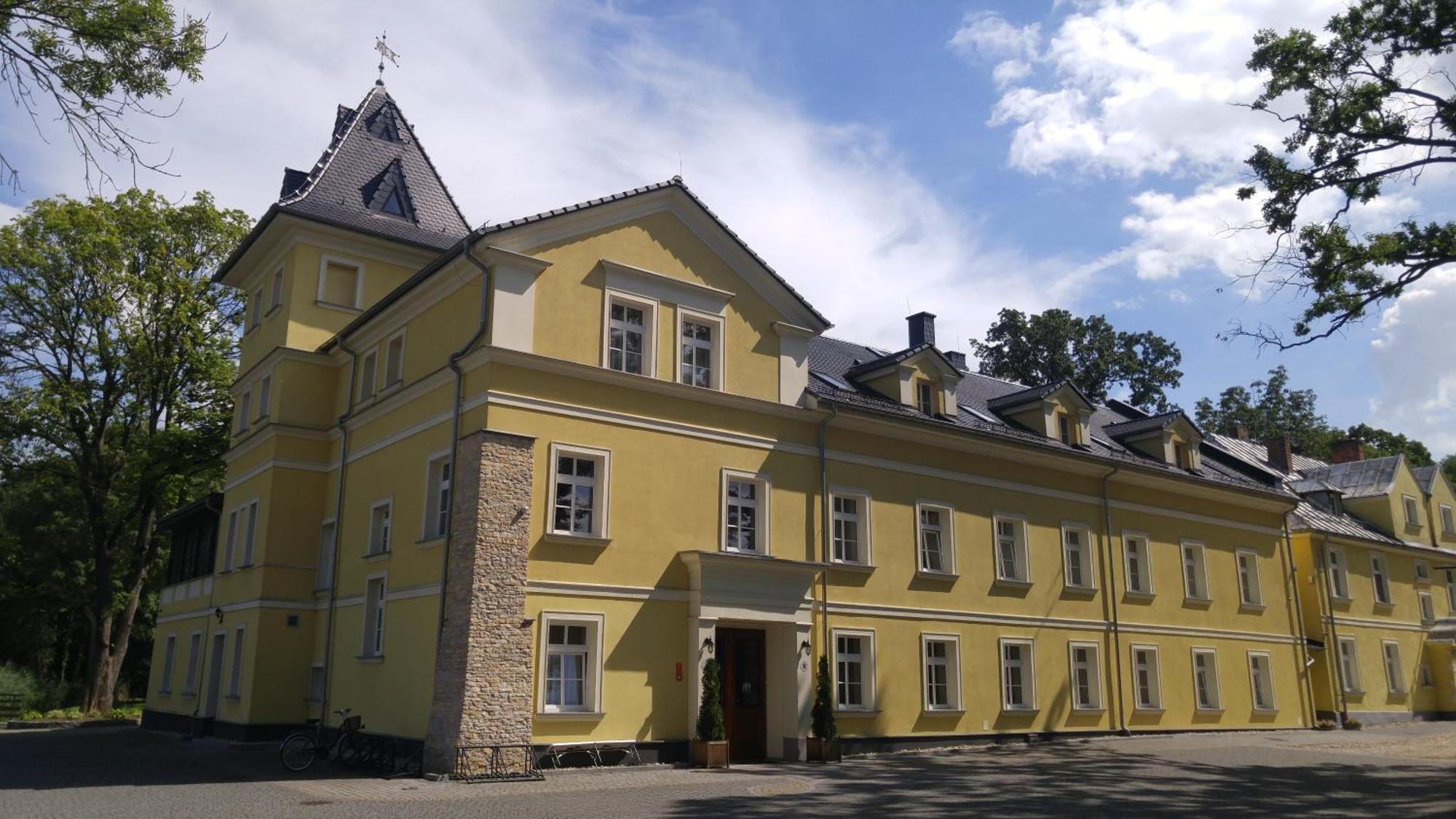 Palac Lucja Bb Zakrzow  Bagian luar foto