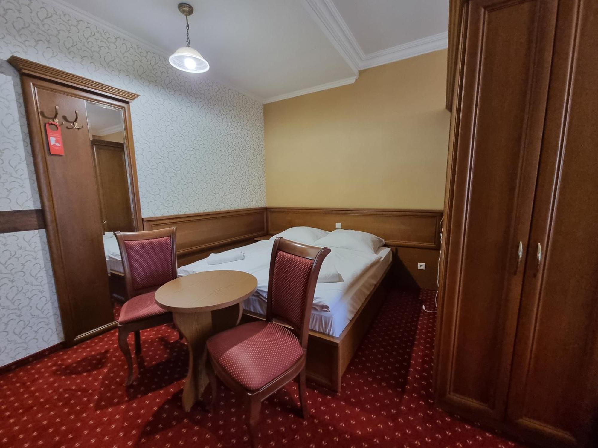Palac Lucja Bb Zakrzow  Bagian luar foto