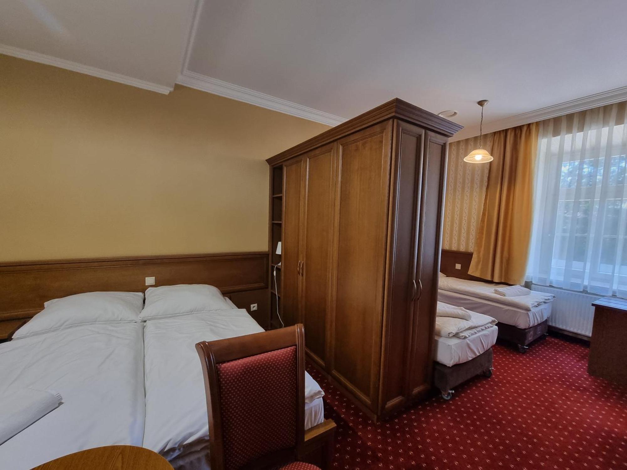 Palac Lucja Bb Zakrzow  Bagian luar foto
