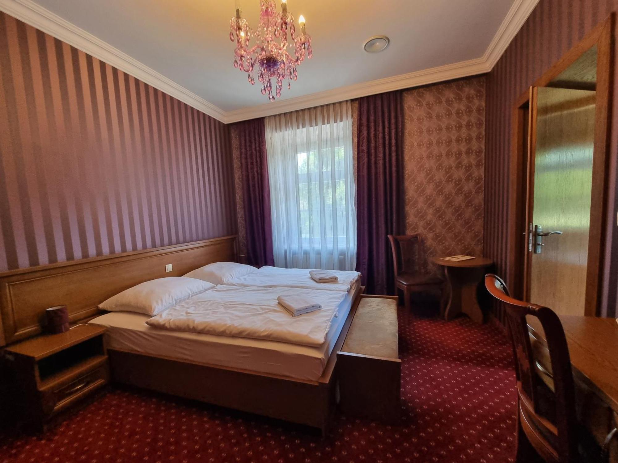 Palac Lucja Bb Zakrzow  Bagian luar foto