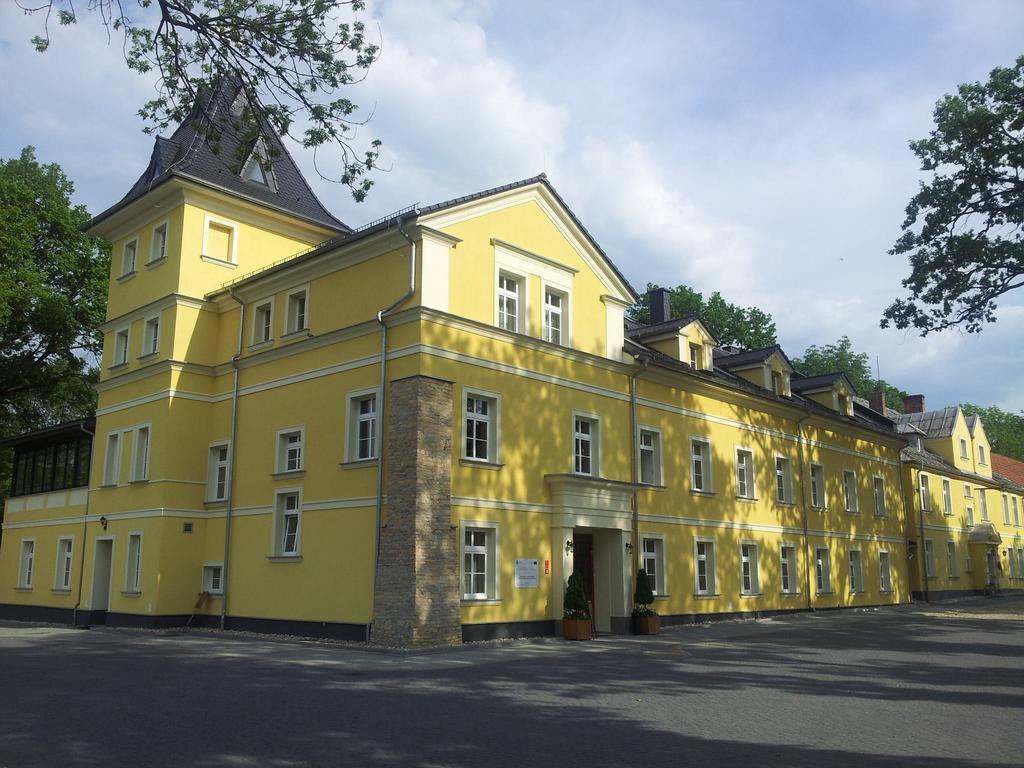 Palac Lucja Bb Zakrzow  Bagian luar foto